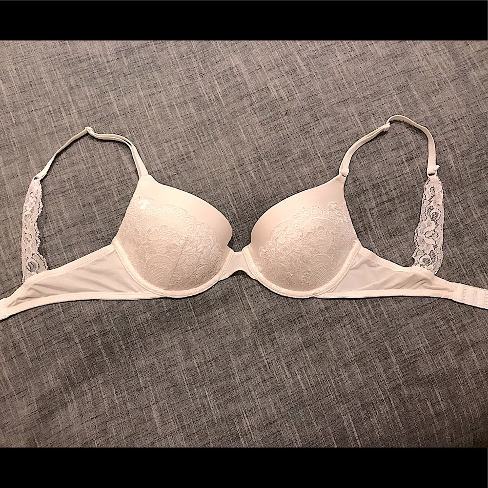 White lace bra - 34C - never worn!